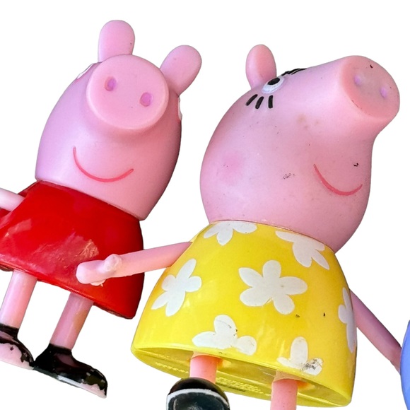 Disney Peppa Pig red family adventurous car with 4 figures - Picture 8 of 10